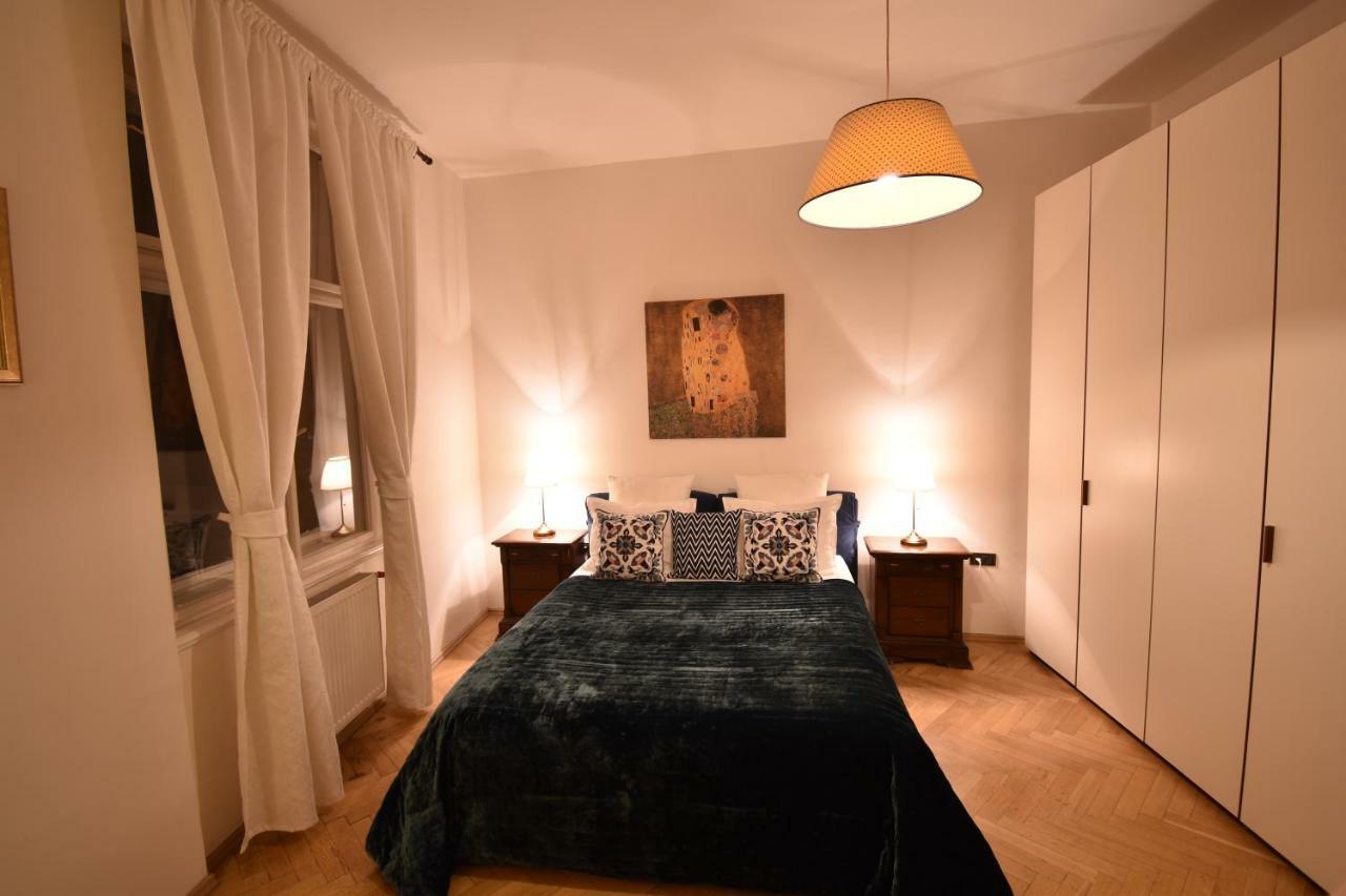 Cozy Flat By The Astronomical Clock Apartment Prague Exterior photo