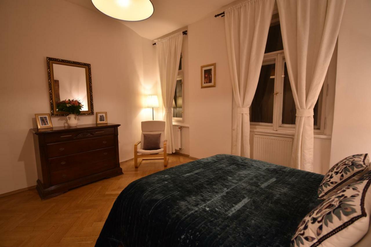 Cozy Flat By The Astronomical Clock Apartment Prague Exterior photo